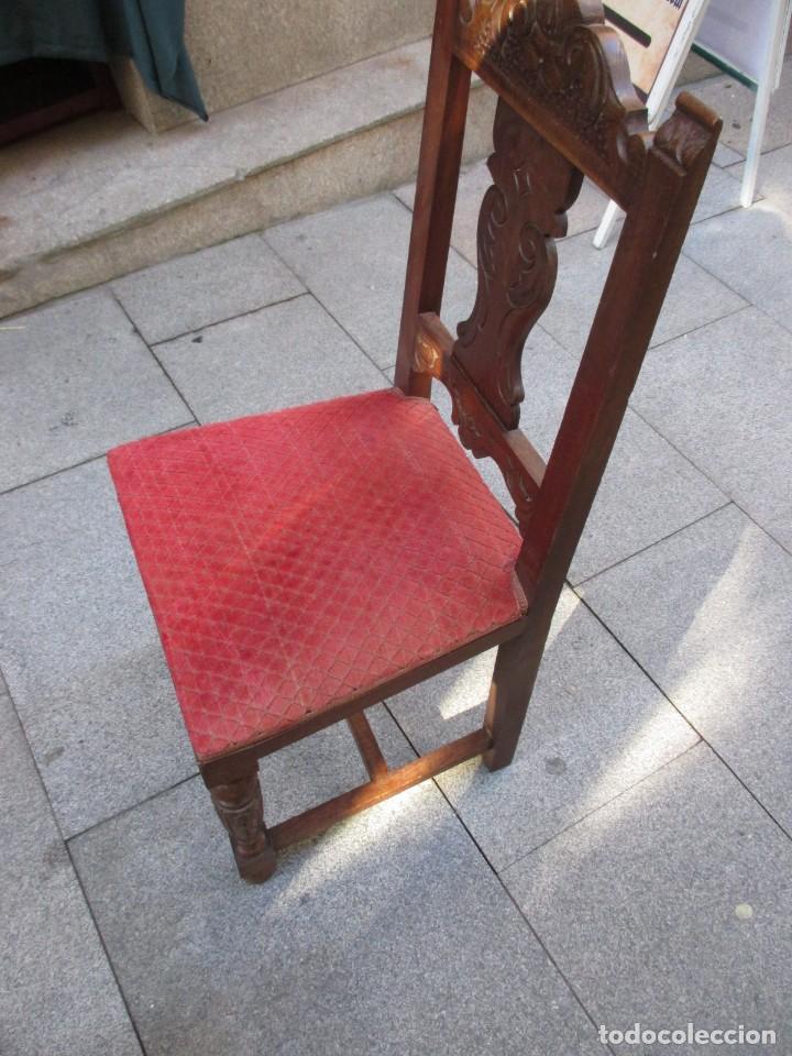Antiques: ANTIGUA SILLA DE COMEDOR A&Ntilde;OS 50, EN CASTA&Ntilde;O Y CON TAPIZADO DE ORIGEN, MOTIVOS TALLADOS + INFO Y FOT