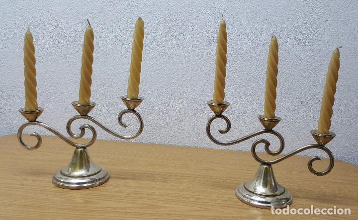Antig&uuml;edades: Pareja de candelabros de alpaca - Foto 1