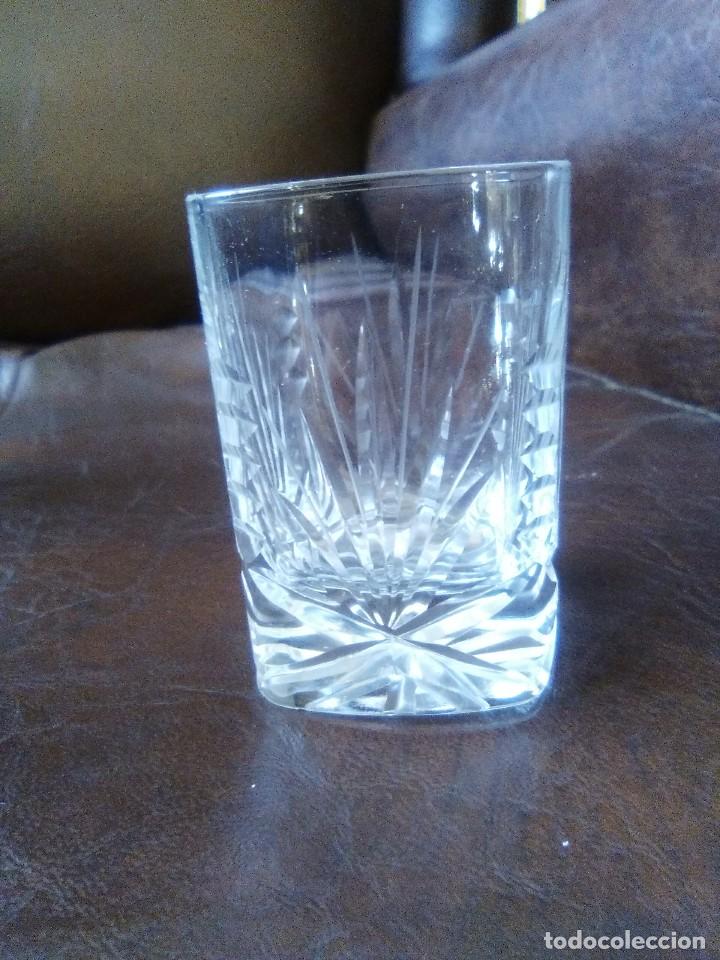 Antig&uuml;edades: Seis vasitos para licor,tallados. - Foto 2