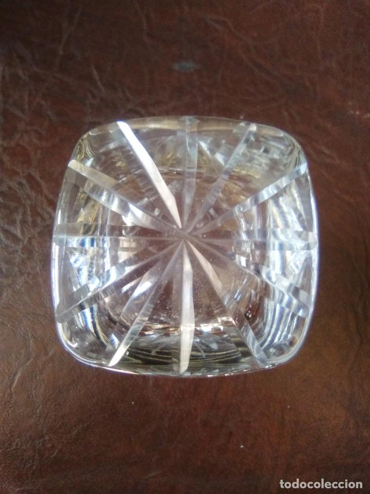 Antig&uuml;edades: Seis vasitos para licor,tallados. - Foto 4