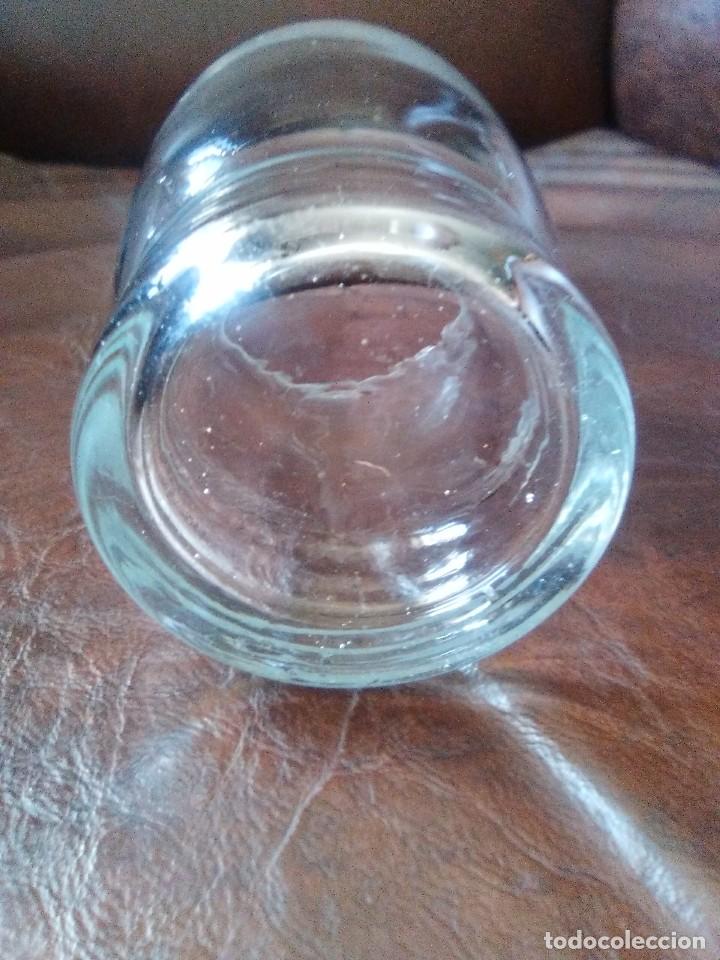Antig&uuml;edades: Vasito de cristal soplado. - Foto 3