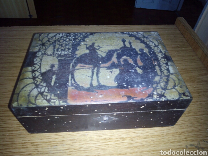 Antig&uuml;edades: -Peque&ntilde;a caja decorada - Foto 1