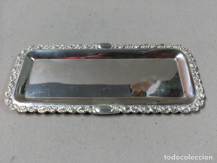 Antig&uuml;edades: BANDEJA TARJETERO EN METAL PLATEADO - Foto 1