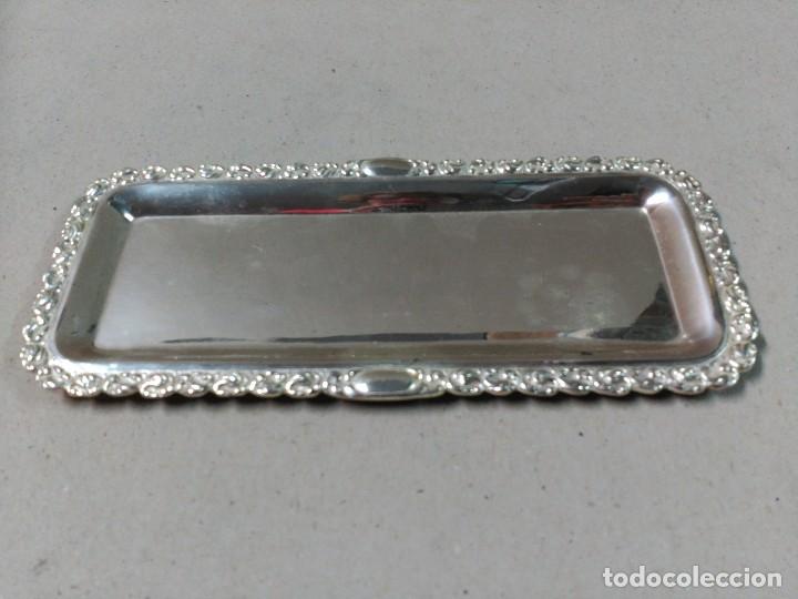 Antig&uuml;edades: BANDEJA TARJETERO EN METAL PLATEADO - Foto 2