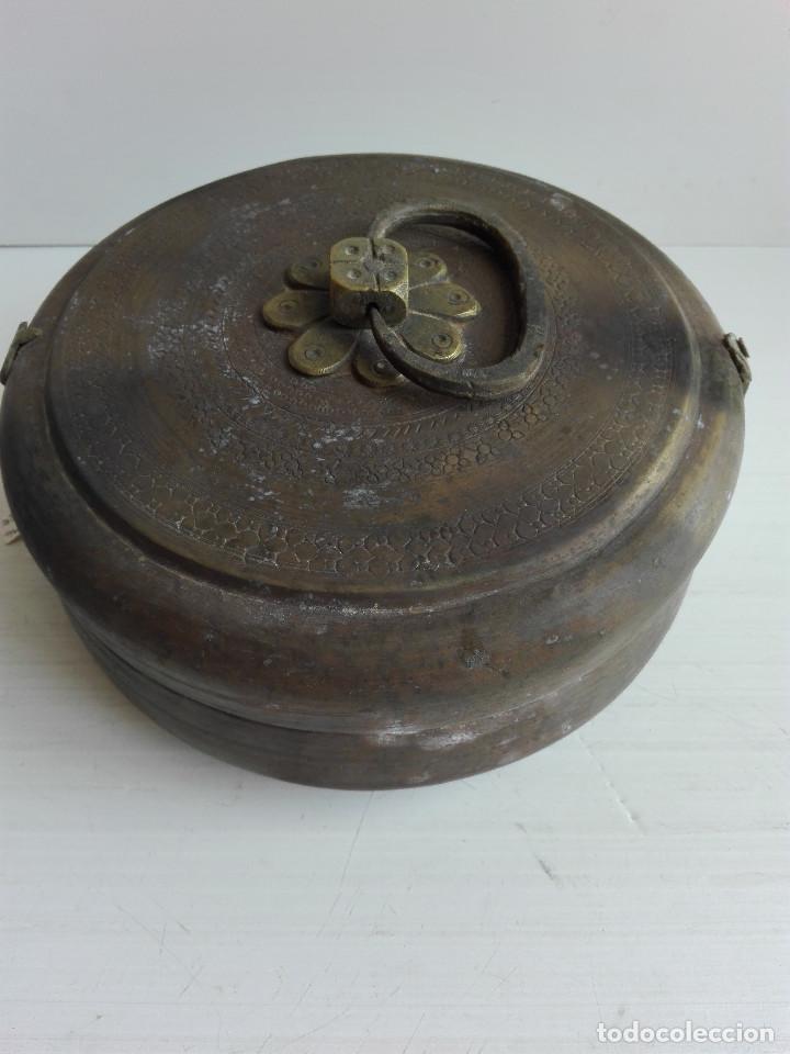 Antiquit&eacute;s: FIAMBRERA DE BRONCE DE ORIGEN INDIO