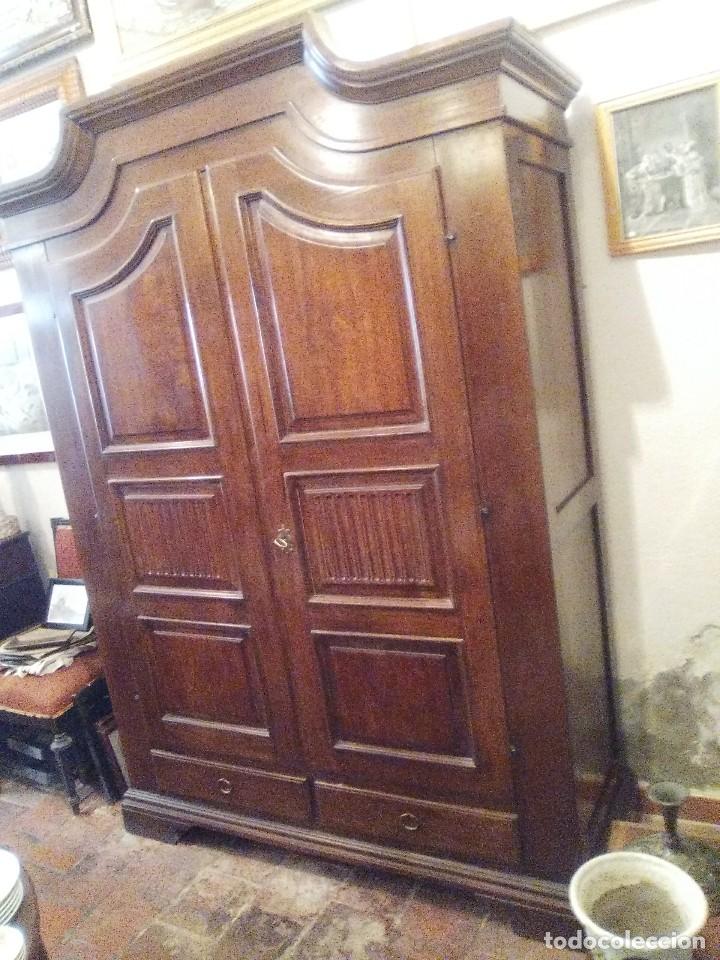 Antig&uuml;edades: Armario de nogal, neocl&aacute;sico. - Foto 4