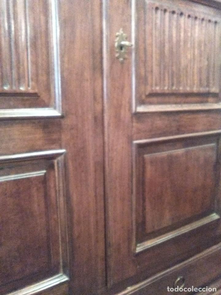 Antig&uuml;edades: Armario de nogal, neocl&aacute;sico. - Foto 7