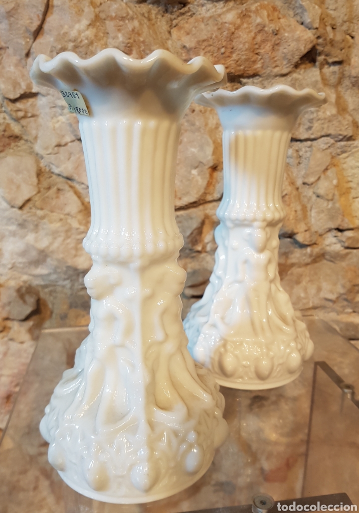 Antig&uuml;edades: Pareja de jarrones de opalina - Foto 1