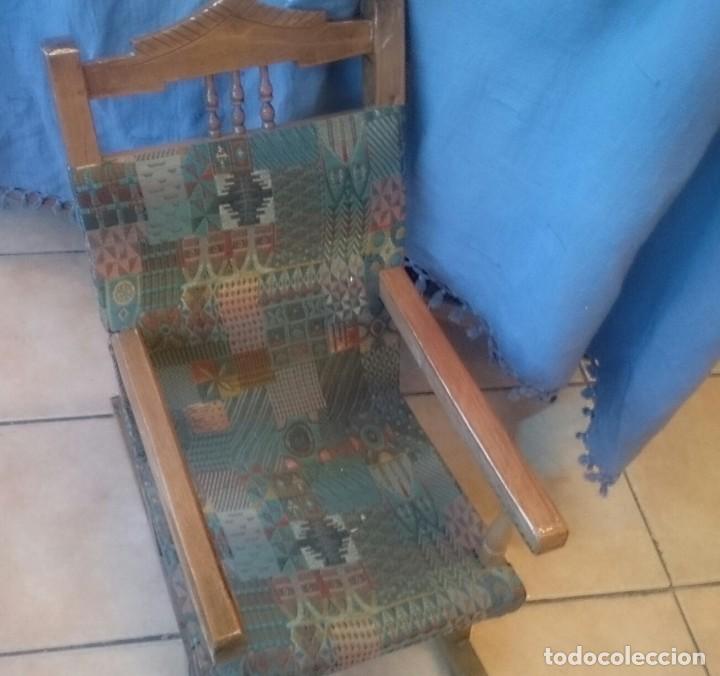 Antig&uuml;edades: Peque&ntilde;a mecedora antigua - Foto 2
