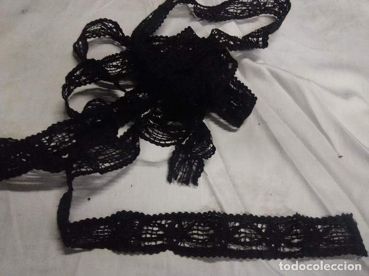 Antig&uuml;edades: Antiguo encaje negro del XIX - Foto 1