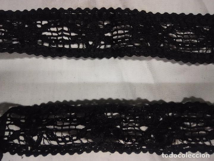 Antig&uuml;edades: Antiguo encaje negro del XIX - Foto 2