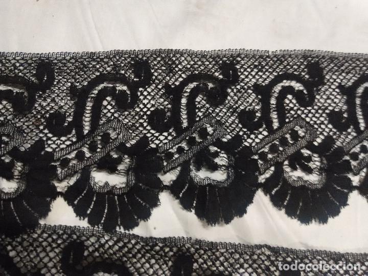 Antig&uuml;edades: Pieza de encaje negro XIX - Foto 2