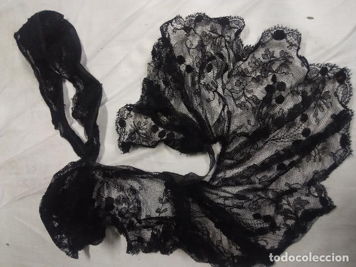 Antig&uuml;edades: Pieza de encaje negro XIX - Foto 1