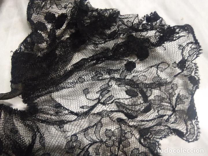 Antig&uuml;edades: Pieza de encaje negro XIX - Foto 2