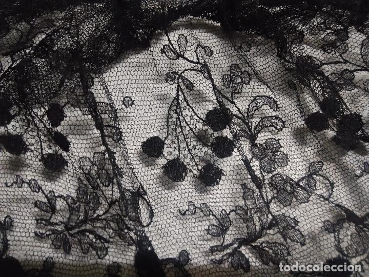 Antig&uuml;edades: Pieza de encaje negro XIX - Foto 3