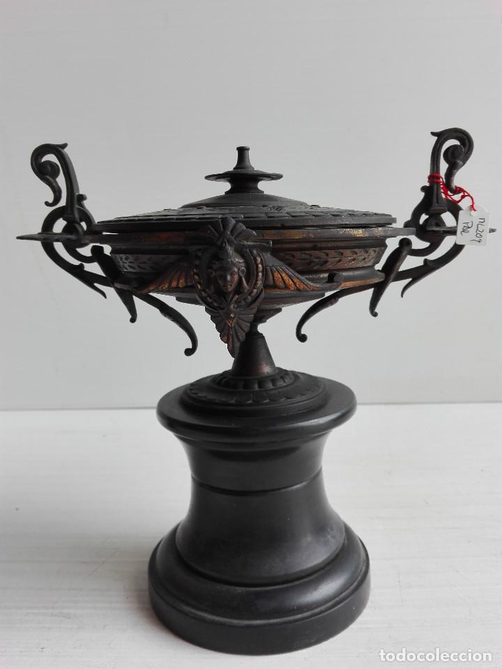 Antig&uuml;edades: PAREJA DE GUARDICIONES DE BRONCE, ESTILO Y EPOCA II IMPERIO - Foto 2