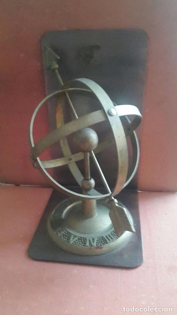 Antig&uuml;edades: Antiguo sujetalibros con reloj solar - Foto 2
