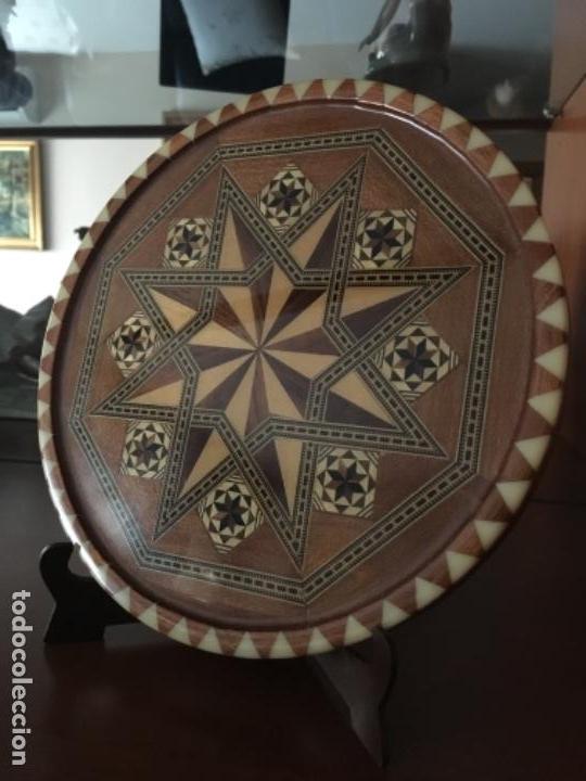 Antig&uuml;edades: BANDEJA DE TARACEA GRANADINA - Foto 1