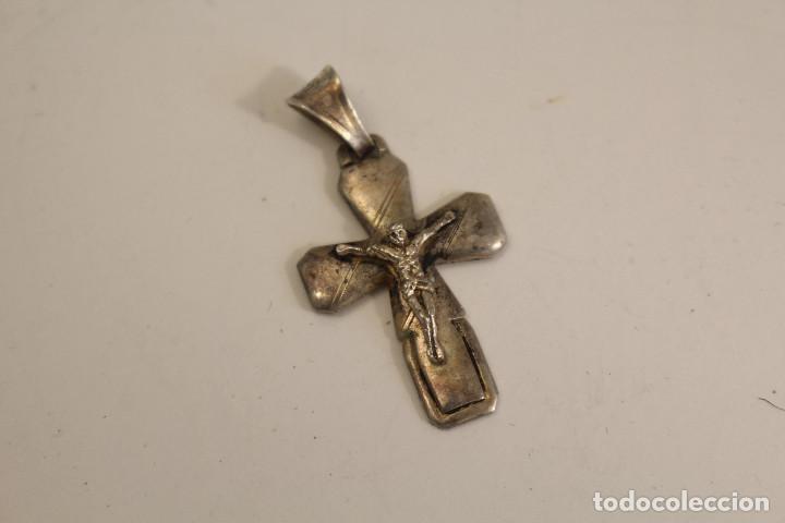 Antig&uuml;edades: crucifijo en plata de ley - Foto 1