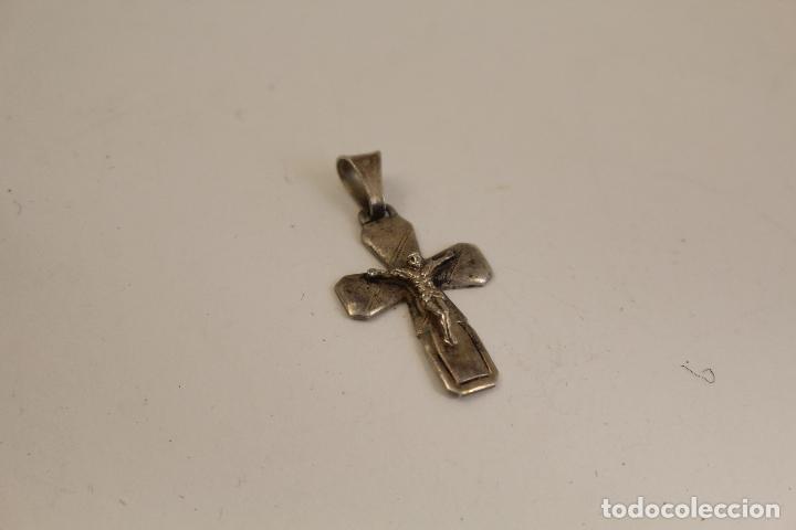 Antig&uuml;edades: crucifijo en plata de ley - Foto 2
