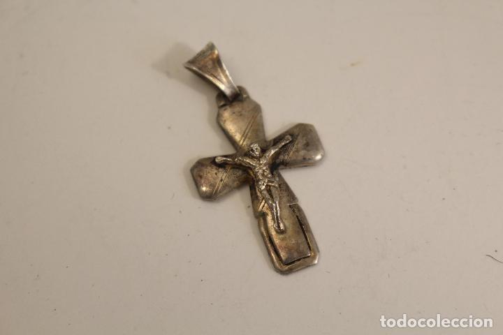 Antig&uuml;edades: crucifijo en plata de ley - Foto 3