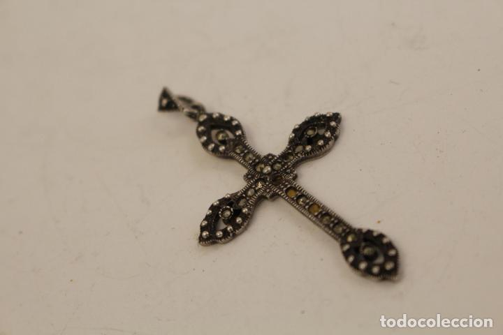 Antig&uuml;edades: cruz en plata de ley con marquesitas - Foto 2