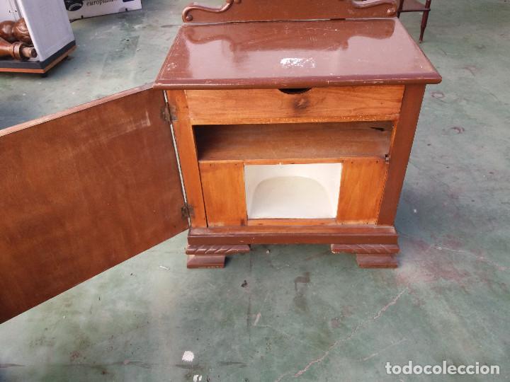 Antig&uuml;edades: mesita de noche - Foto 2