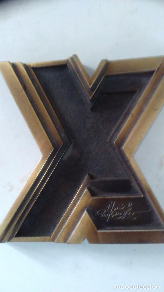 Antig&uuml;edades: Escultura en bronce firmada Monir 91