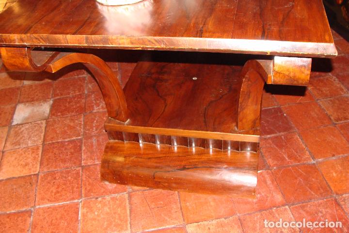 Antig&uuml;edades: Mesa Art Dec&oacute; chapeada en nogal - Foto 2
