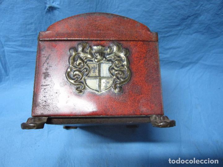 Antig&uuml;edades: ANTIGUA HUCHA DECORADA CON SU CANDADO CORRESPONDIENTE - Foto 3