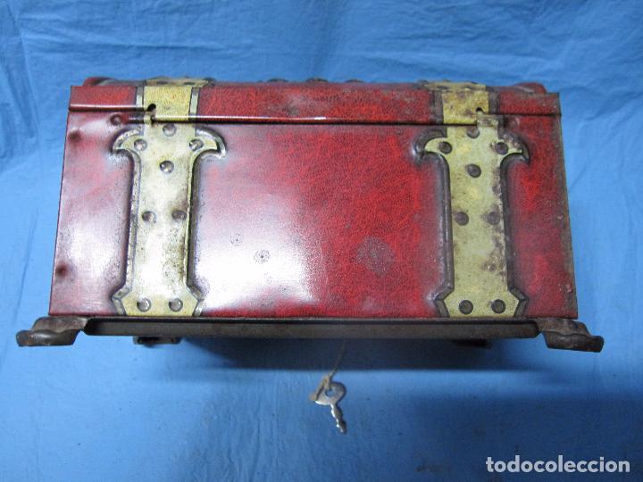Antig&uuml;edades: ANTIGUA HUCHA DECORADA CON SU CANDADO CORRESPONDIENTE - Foto 5