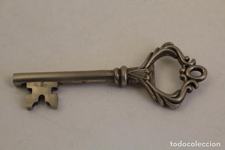 Antig&uuml;edades: llave en metal con ba&ntilde;o de plata - Foto 1