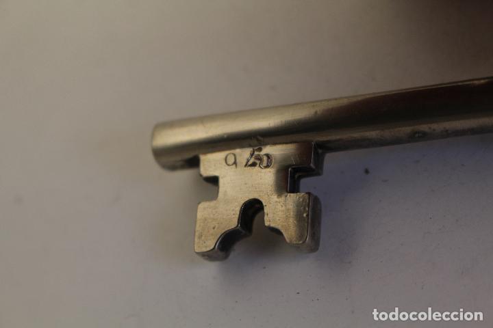 Antig&uuml;edades: llave en metal con ba&ntilde;o de plata - Foto 2