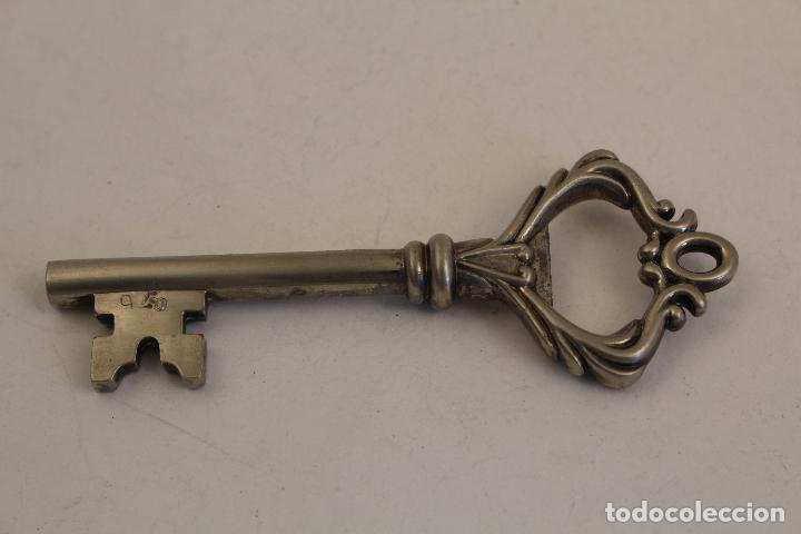 Antig&uuml;edades: llave en metal con ba&ntilde;o de plata - Foto 3