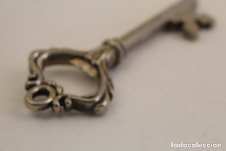 Antig&uuml;edades: llave en metal con ba&ntilde;o de plata - Foto 5