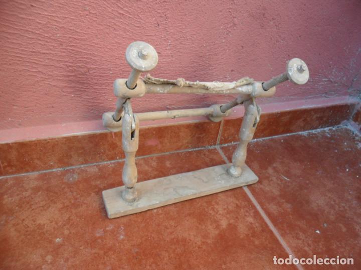 Antig&uuml;edades: PEQUE&Ntilde;O BASTIDOR RECTANGULAR DE MADERA SIGLO XIX - Foto 2