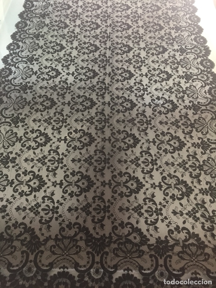 Antig&uuml;edades: Mantilla blonda - Foto 1