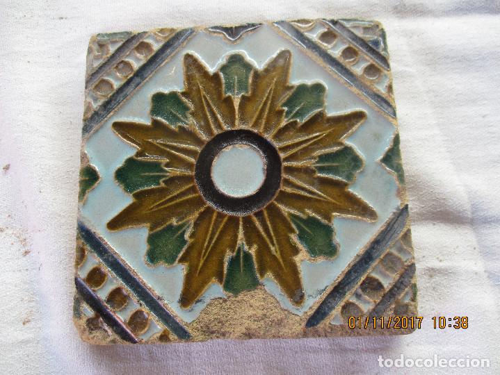 Antig&uuml;edades: Azulejo de Triana siglo XIX - Foto 1