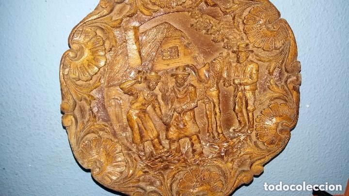 Antig&uuml;edades: 2 PLATOS DE MADERA MACIZA TALLADA - Foto 4