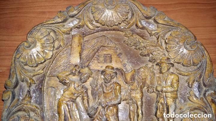Antig&uuml;edades: 2 PLATOS DE MADERA MACIZA TALLADA - Foto 5