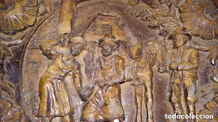 Antig&uuml;edades: 2 PLATOS DE MADERA MACIZA TALLADA - Foto 8
