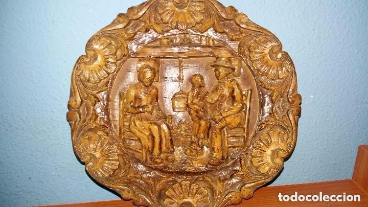 Antig&uuml;edades: 2 PLATOS DE MADERA MACIZA TALLADA - Foto 11