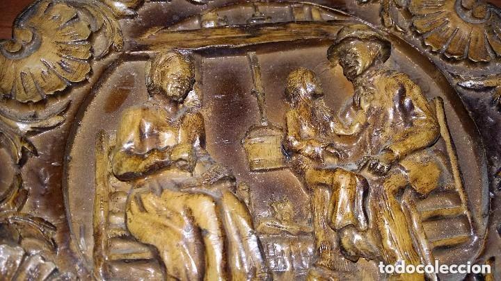 Antig&uuml;edades: 2 PLATOS DE MADERA MACIZA TALLADA - Foto 14