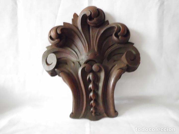 Antig&uuml;edades: Antiguo copete de madera para cama - Foto 1