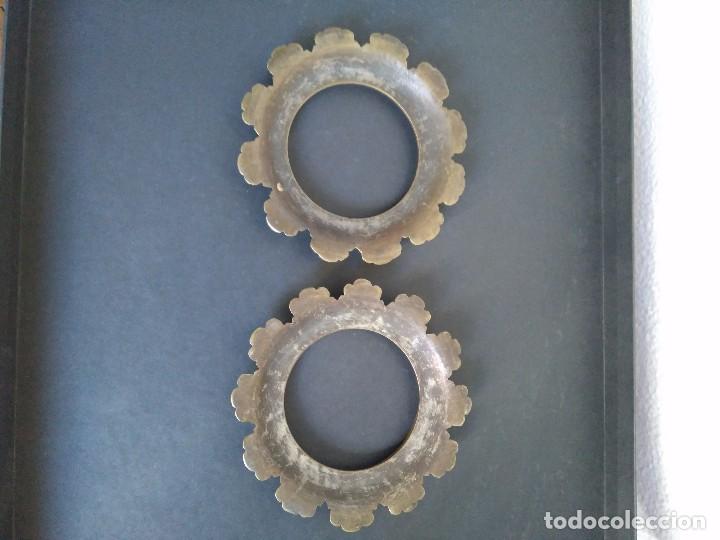 Antig&uuml;edades: Rosetas bronce - Foto 1