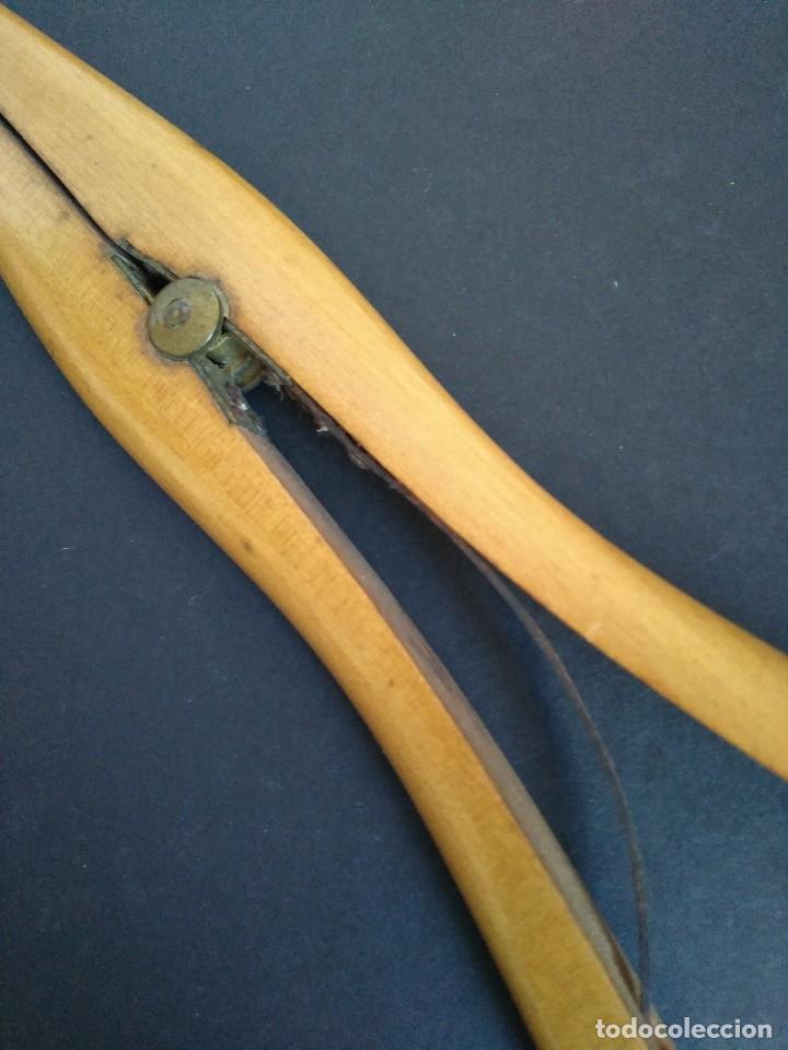 Antig&uuml;edades: Pinza para guantes de madera - Foto 6