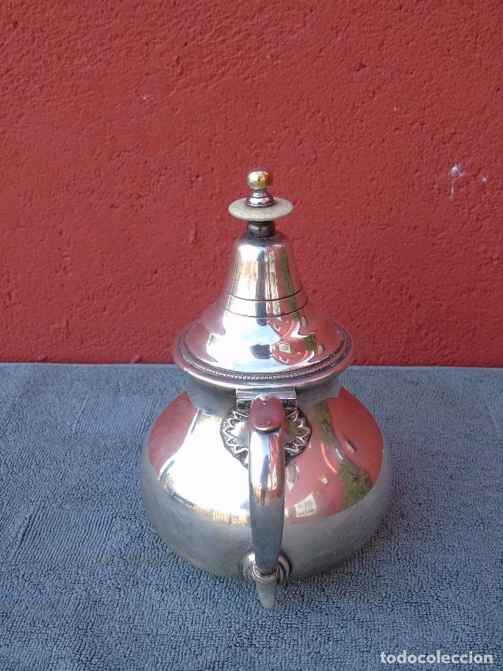 Antig&uuml;edades: ANTIGUA TETERA PLATEADA. - Foto 2