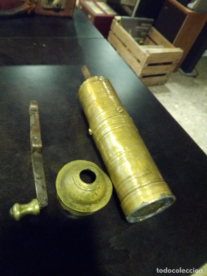 Antig&uuml;edades: Antiguo pimentero de bronce 24 cm - Foto 3
