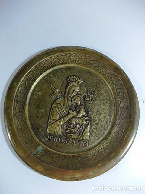 Antig&uuml;edades: ANTIGUO PLATO CON IMAGEN REPUJADA DE JERUSALEM - Foto 1