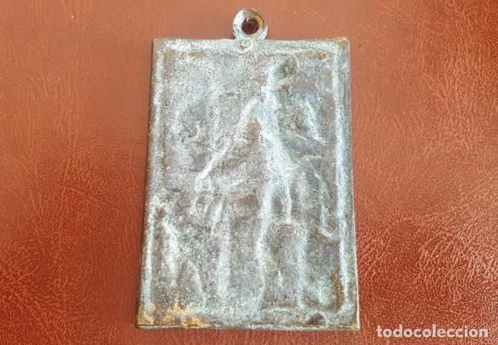 Antig&uuml;edades: Placa devocional de bronce. Antiguo portapaz bronce. - Foto 5